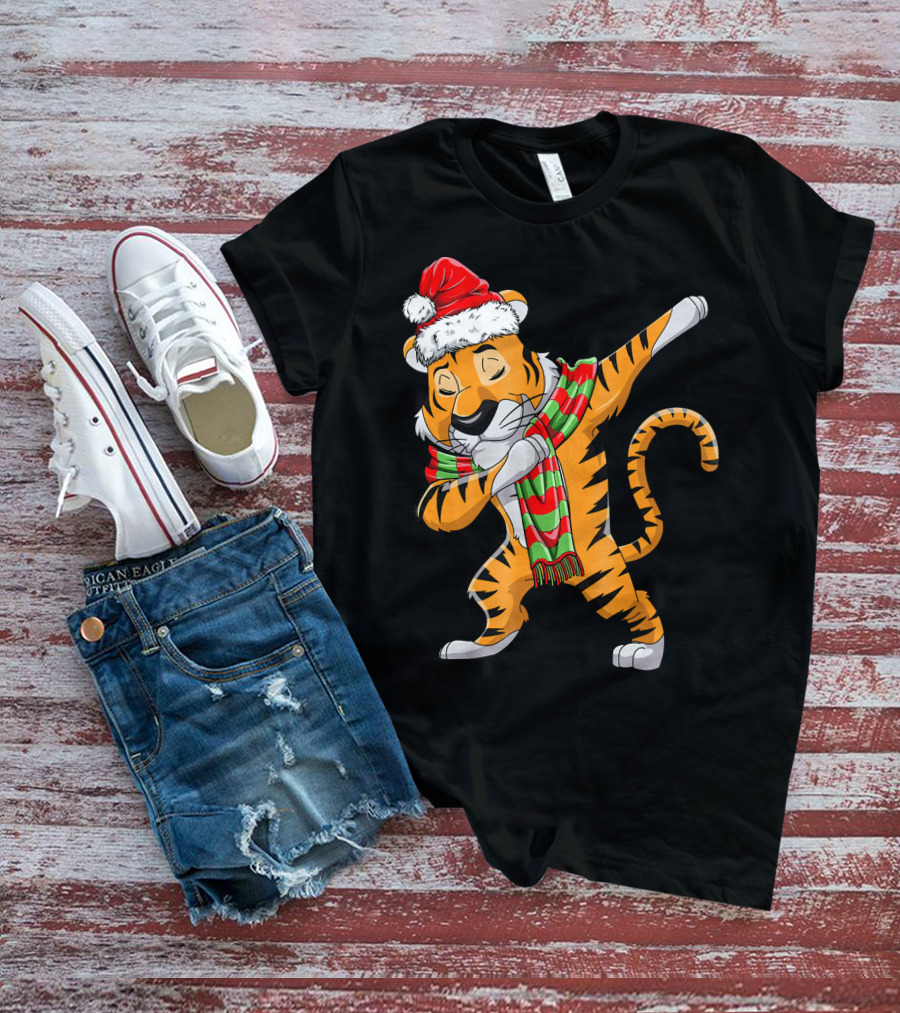 Dabbing Santa Tiger With Christmas Scarf T-Shirt