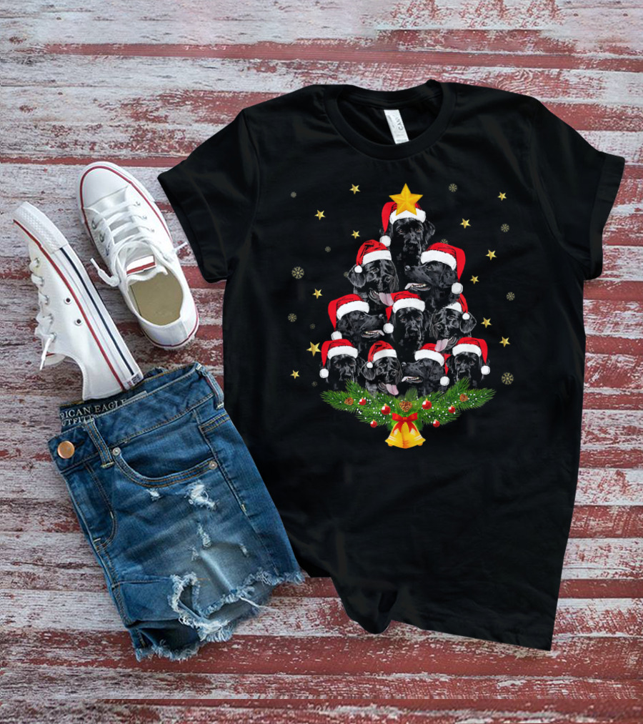 Black Labrador Santa Hats Christmas Tree With Star And Bells T-Shirt