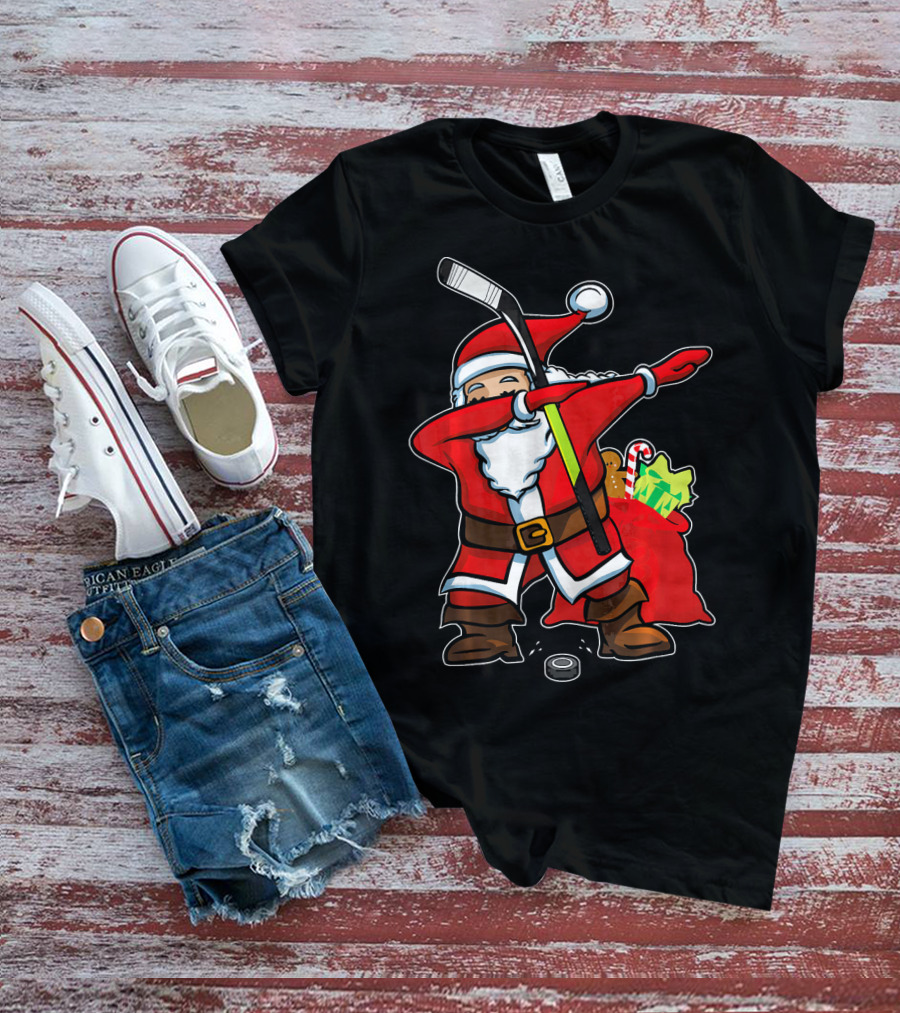 Santa Dabbing With Hockey Stick Christmas Hip Hop With Gifts And Hockey Puck T-Shirt