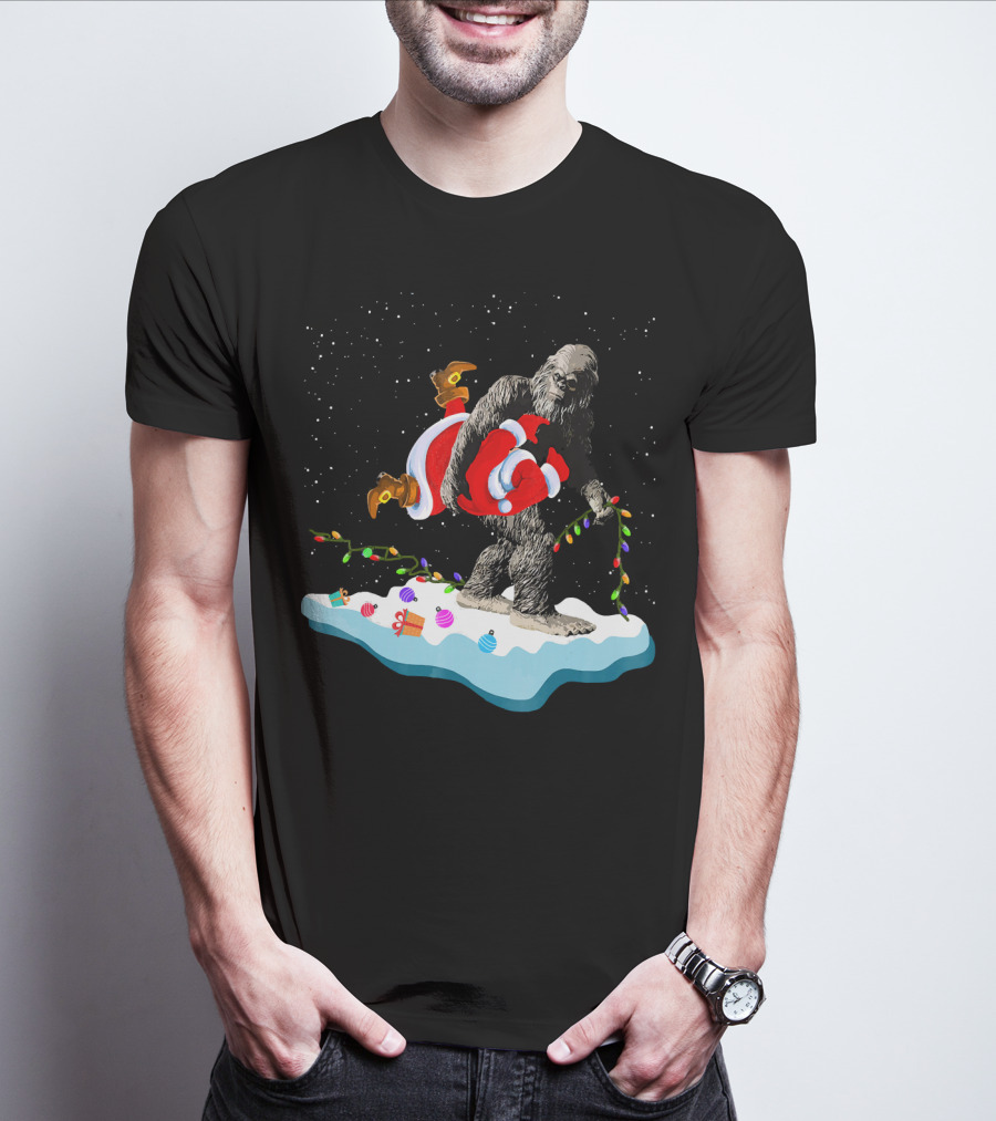 Bigfoot Abducts Santa On Christmas Eve T-Shirt