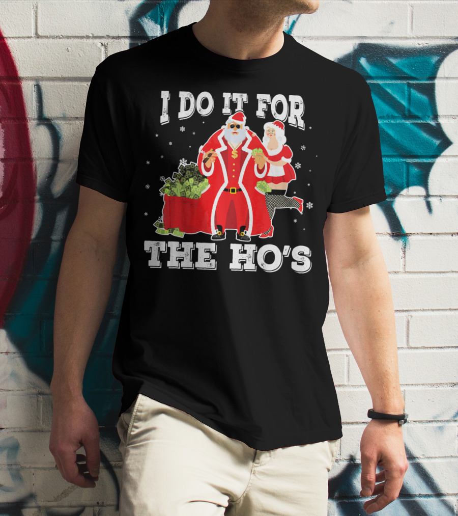 I Do It For The Ho's Santa With Money Bag And Mrs. Claus T-Shirt