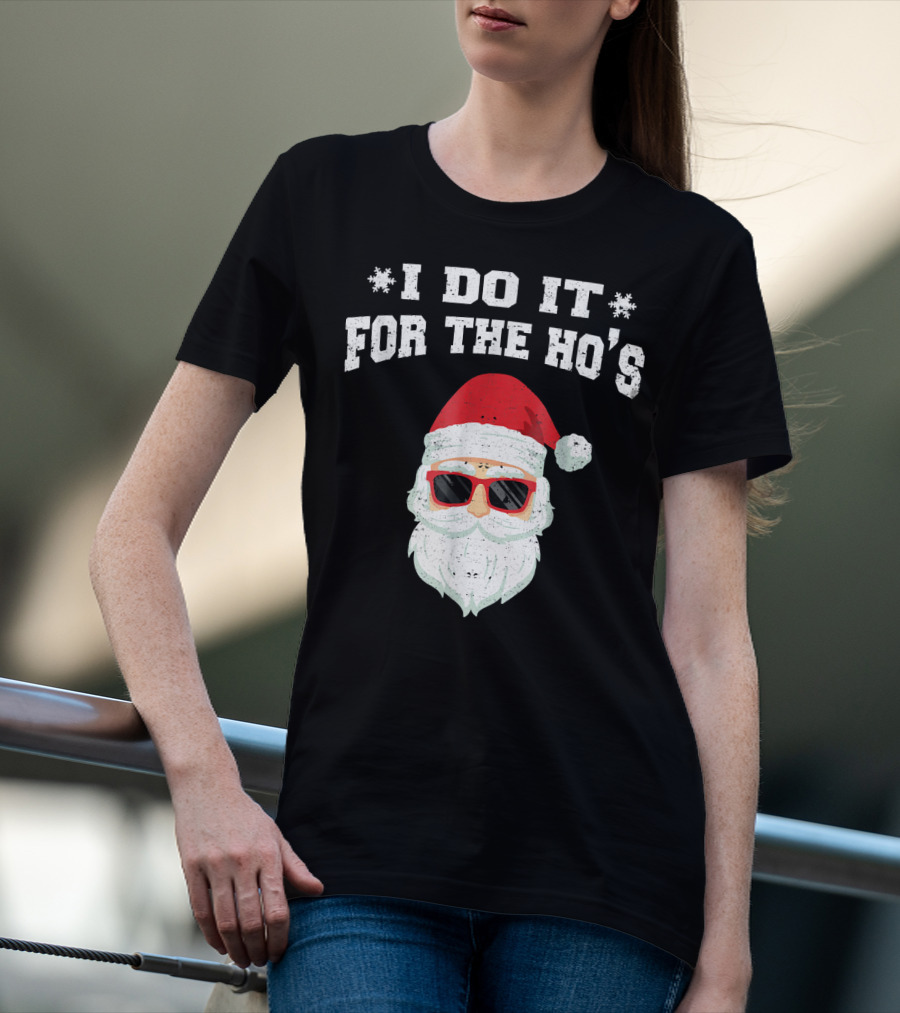 I Do It For The Ho's Funny Christmas Santa Red Hat Sunglasses T-Shirt