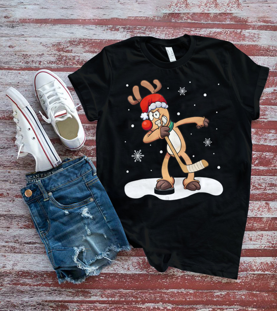Funny Dabbing Reindeer Playing Ice Hockey Xmas Snowflakes T-Shirt