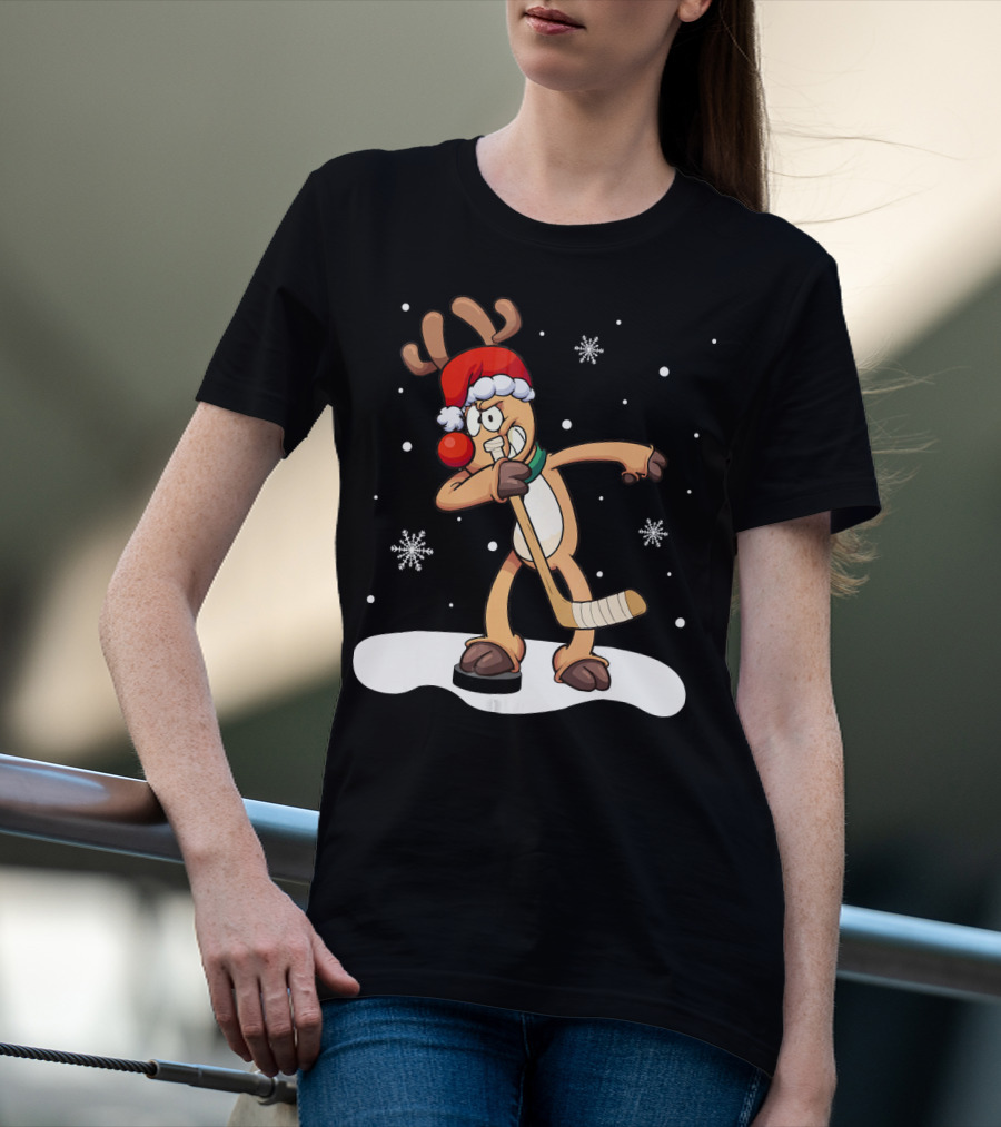 Funny Dabbing Reindeer Playing Ice Hockey Xmas Snowflakes T-Shirt