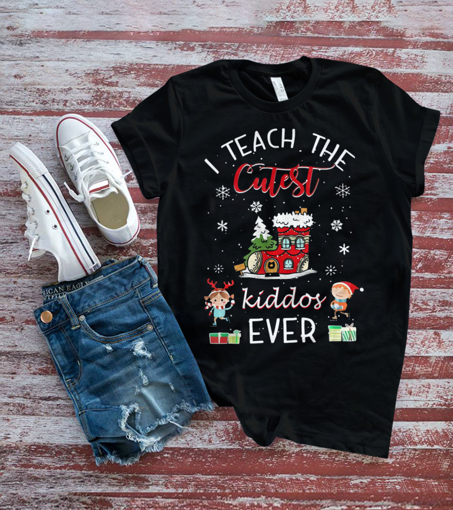 I Teach The Cutest Kiddos Ever Christmas Snowflakes House Elves T-Shirt