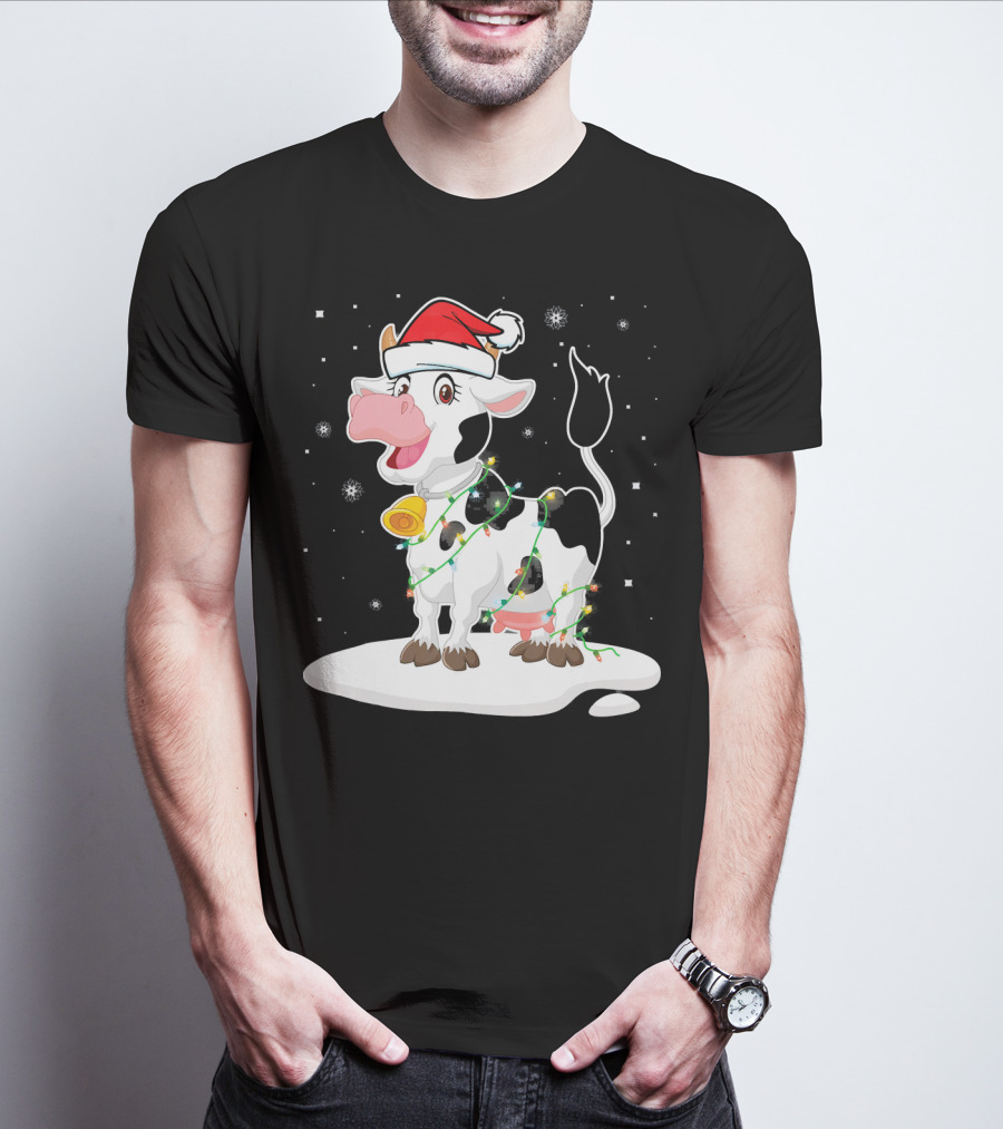 Lovely Cow Santa Xmas Lights On Snowy Tree Scene T-Shirt