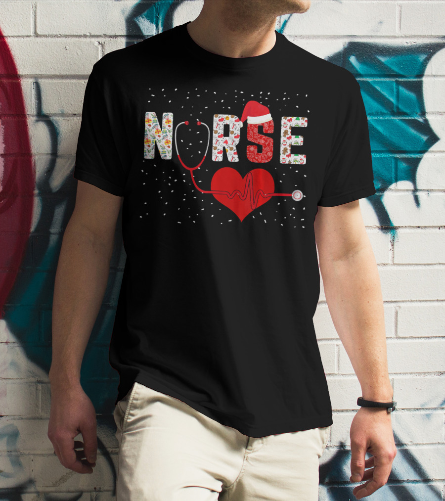 Nurse Christmas Heart Stethoscope Snowflakes Santa Hat T-Shirt