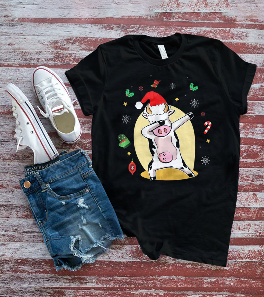 Cute Cow Dabbing Merry Santa Hat Christmas Candy Cane Snowflakes T-Shirt