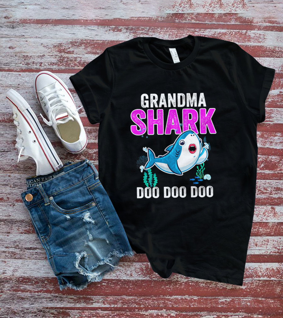 Grandma Shark Doo Doo Doo Christmas T-Shirt