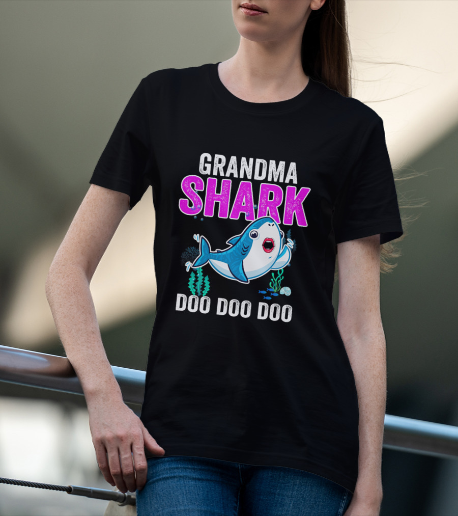 Grandma Shark Doo Doo Doo Christmas T-Shirt