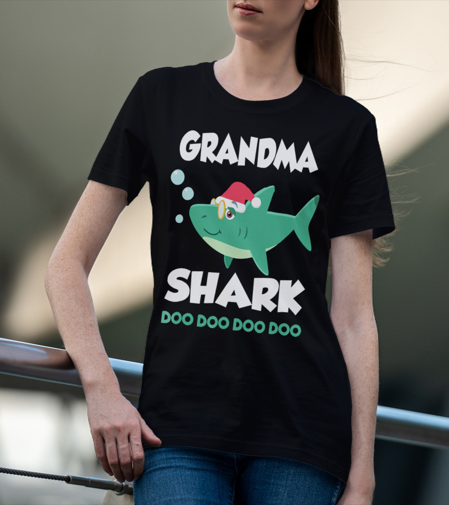 Grandma Shark Christmas Doo Doo Doo Doo Santa Hat T-Shirt