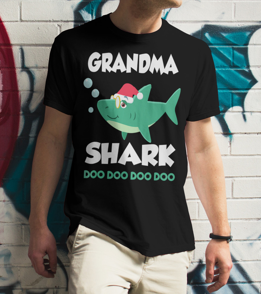 Grandma Shark Christmas Doo Doo Doo Doo Santa Hat T-Shirt