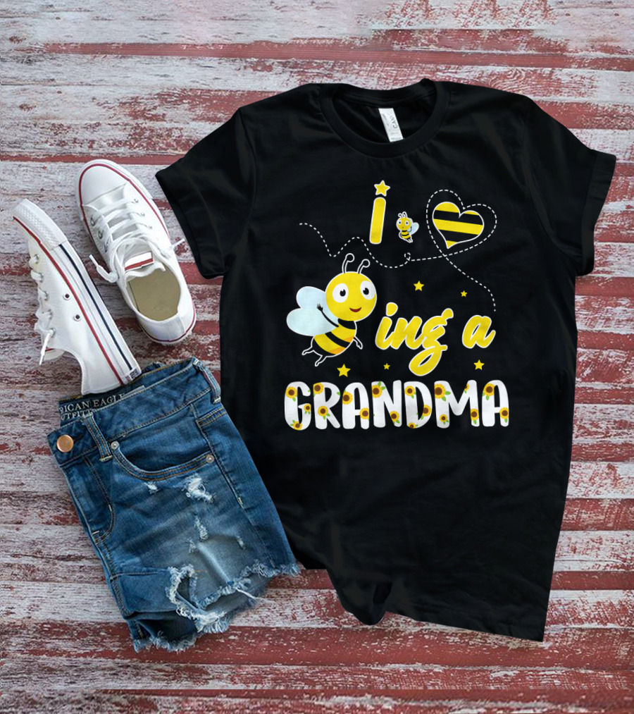 I Love Being A Great Grandma Bee-Themed Funny Family T-Shirt