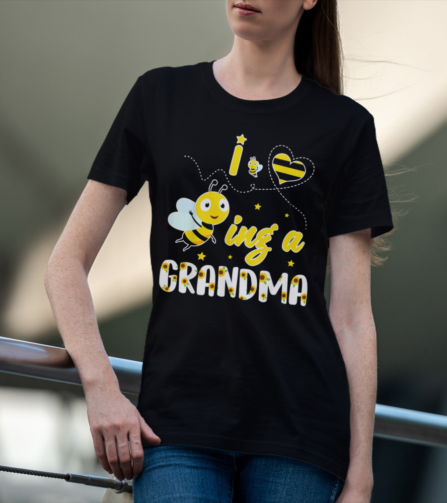 I Love Being A Great Grandma Bee-Themed Funny Family T-Shirt