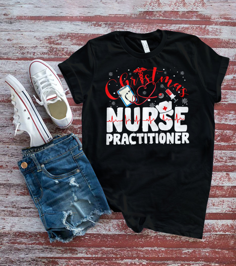 Christmas Nurse Practitioner Funny Nurse Clipboard Syringe Snowflakes T-Shirt