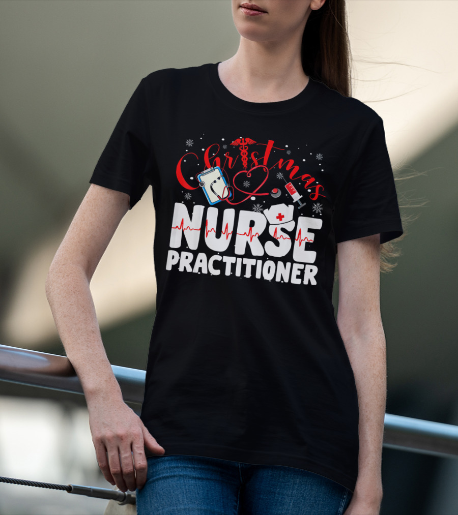 Christmas Nurse Practitioner Funny Nurse Clipboard Syringe Snowflakes T-Shirt