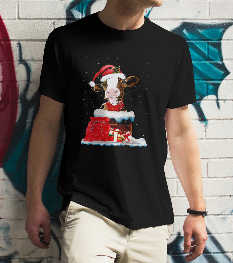 Cow With Santa Hat In Chimney And Christmas Gifts T-Shirt