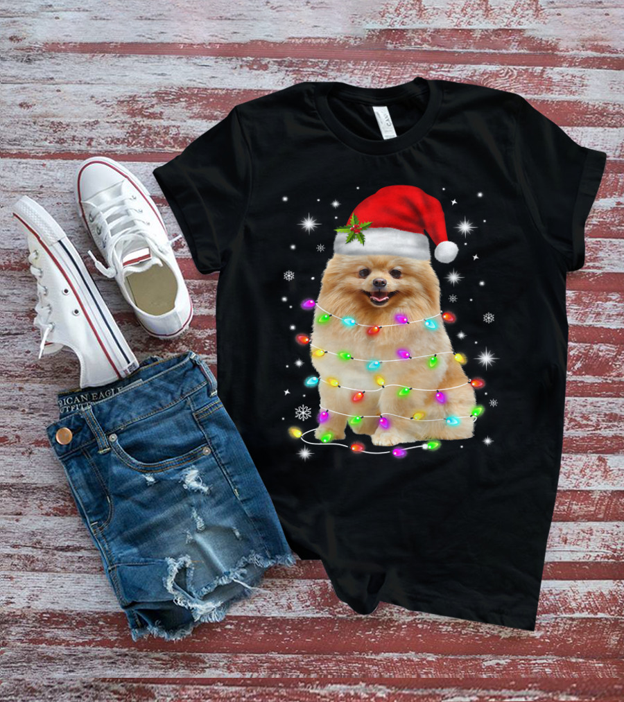 Pomeranian Pup Wrapped In Christmas Lights With Santa Hat And Festive Glow T-Shirt