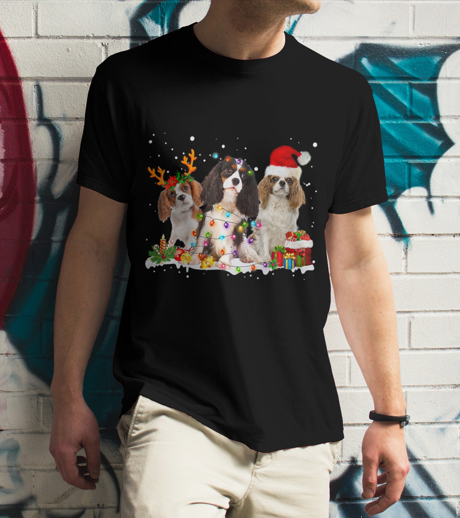 Cavalier King Charles Spaniel Festive Christmas Lights And Santa Hat Snow Scene T-Shirt