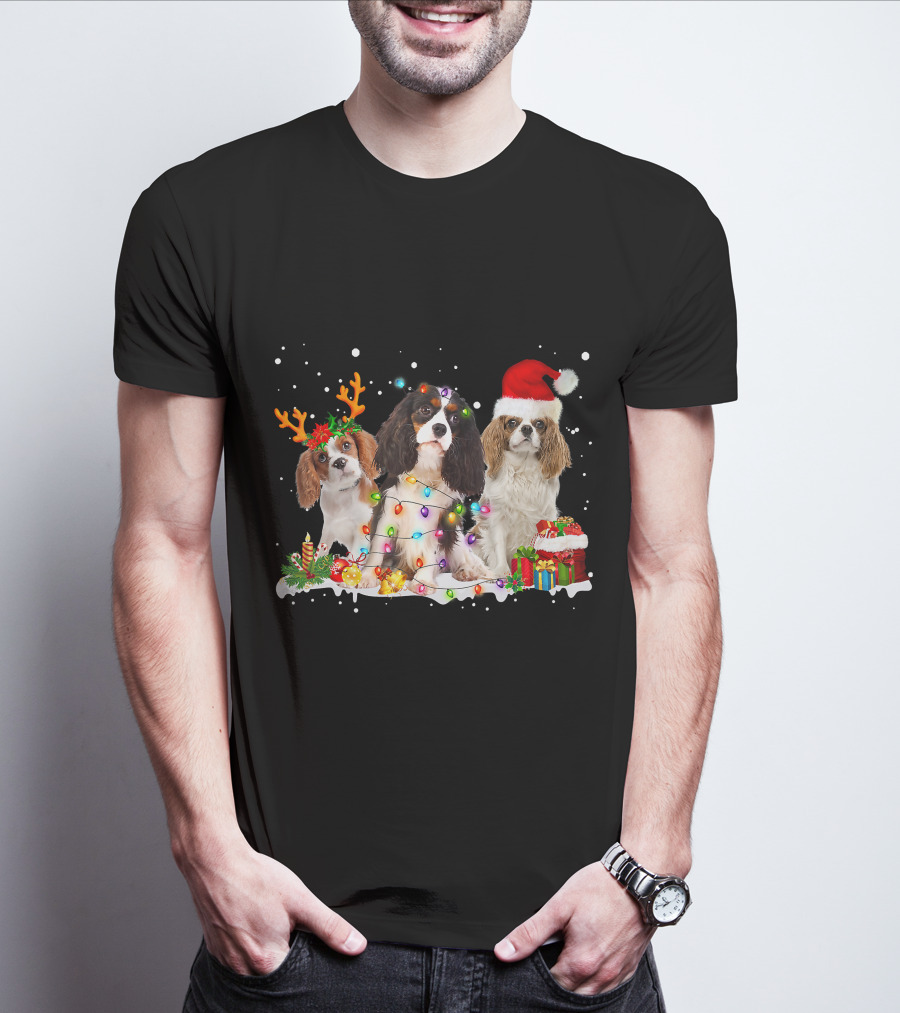 Cavalier King Charles Spaniel Festive Christmas Lights And Santa Hat Snow Scene T-Shirt