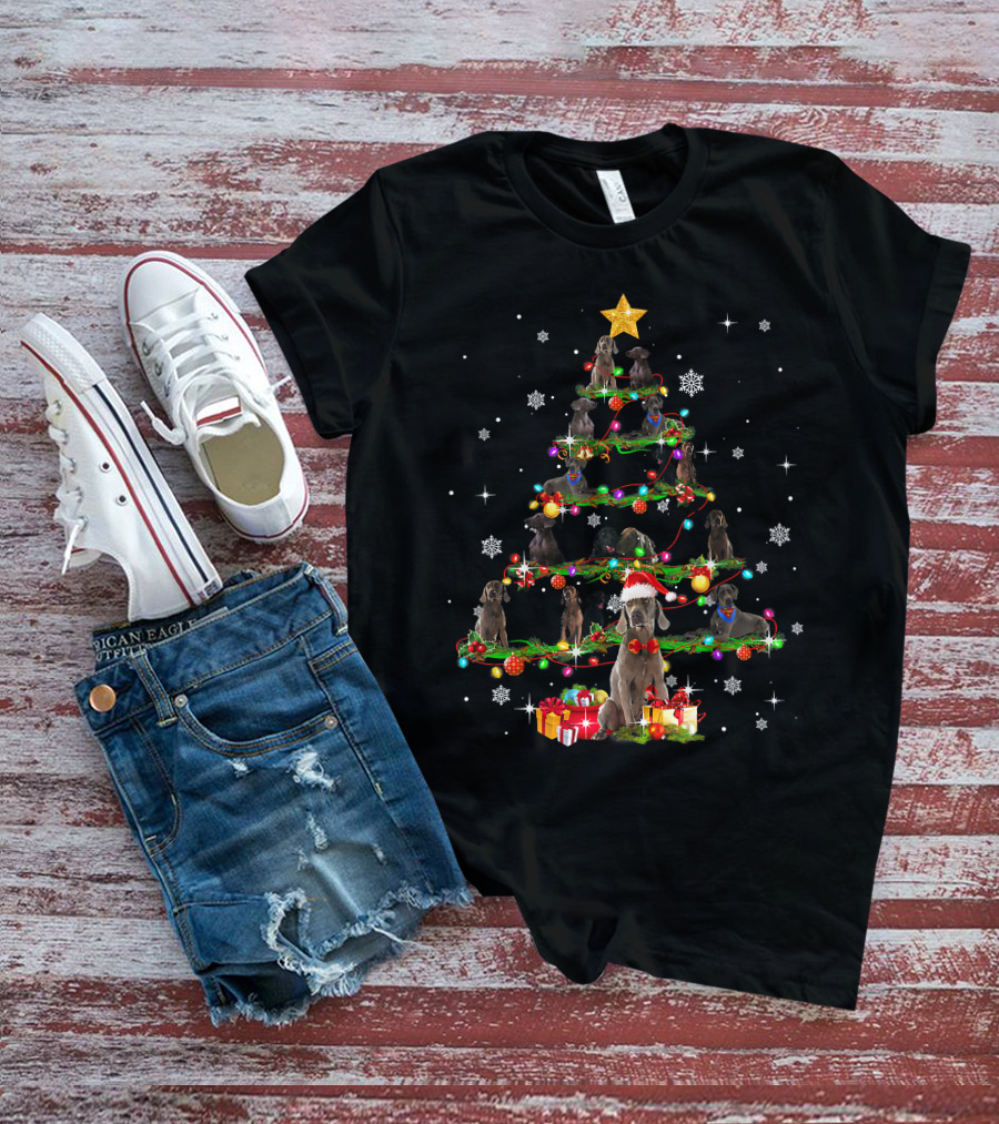 Weimaraner Christmas Tree Lights Santa Hat Paw Presents Snowflakes Star T-Shirt